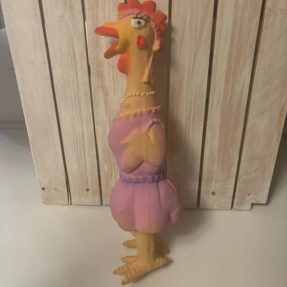 Lady squeaking chicken - Picture 5 of 6